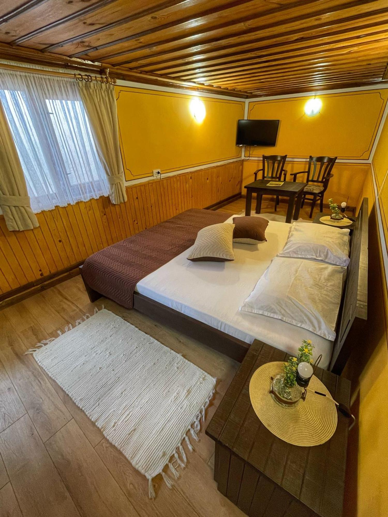 Guest Rooms Colorit Koprivștița Exterior foto