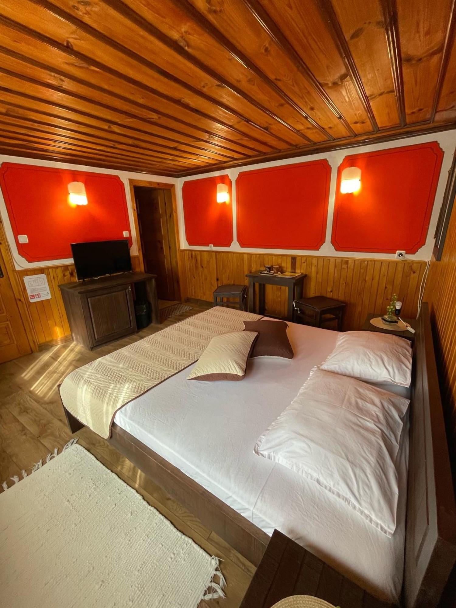 Guest Rooms Colorit Koprivștița Exterior foto
